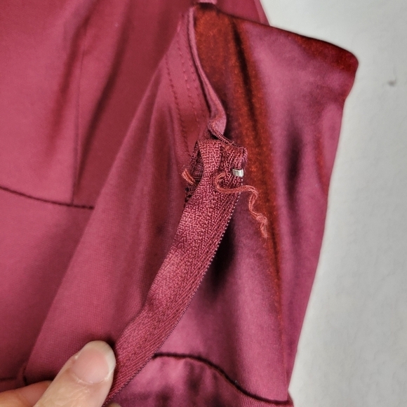 NWT City Studio Junior Sweetheart-Neck Ruffled Gown in Cabernet Size 1/2 - Picture 13 of 16